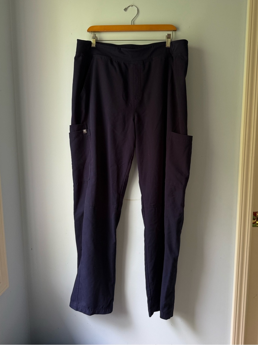 Figs navy scrub pants